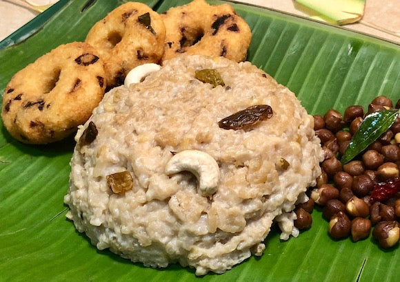 Vegan Ponggal rice with a side of vadai and chickpeas. Image Source: Tulsi's Vegan Kitchen on Malaysian Vegan